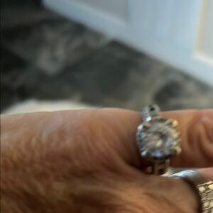 Cubic zirconium ring
